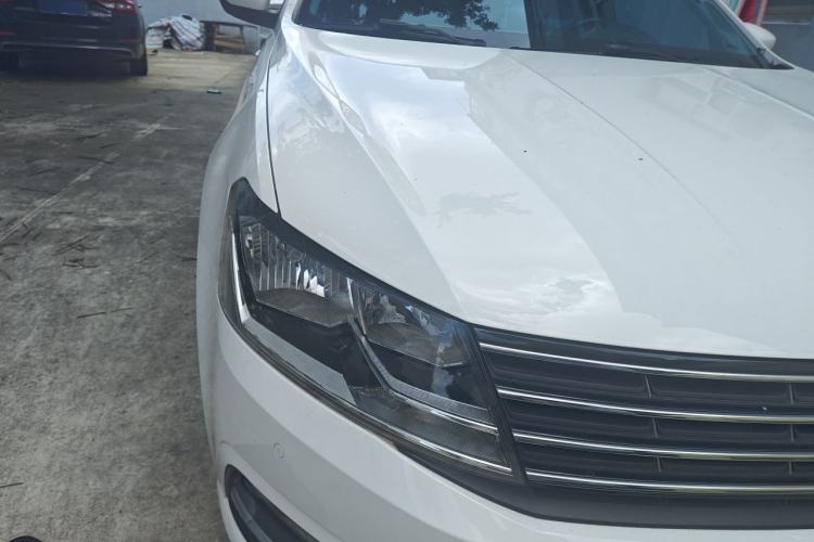 Used Volkswagen Lavida 2015 1.6L Manual Comfort Edition Exterior 6