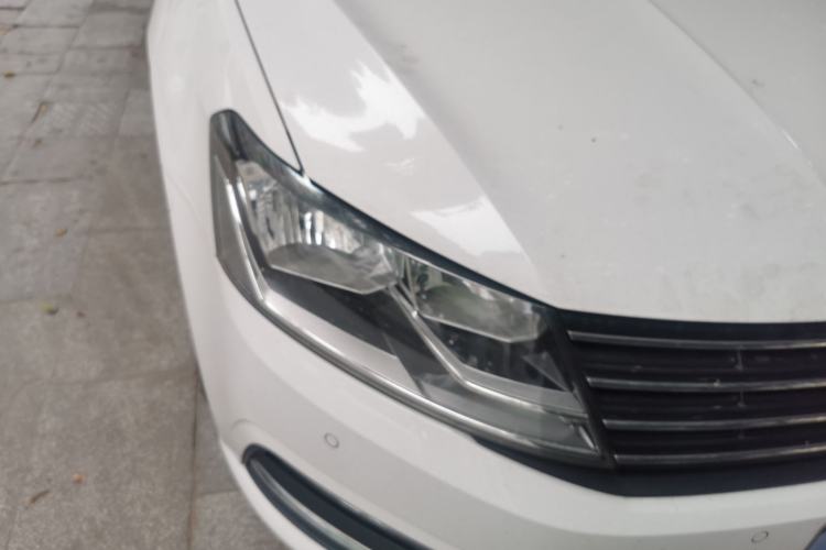 Used Volkswagen Lavida 2015 1.6L Manual Comfort Edition Exterior 6