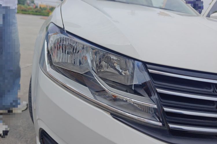 Used Volkswagen Lavida 2015 1.6L Manual Fashion Edition Exterior 6