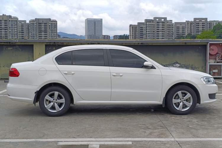 Used Volkswagen Lavida 2015 1.6L Automatic Fashion Edition Exterior 6