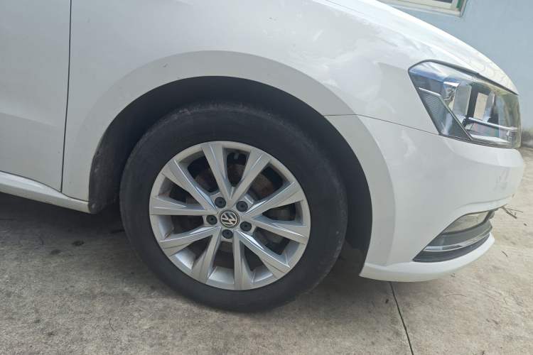 Used Volkswagen Lavida 2015 1.6L Manual Comfort Edition Exterior 7