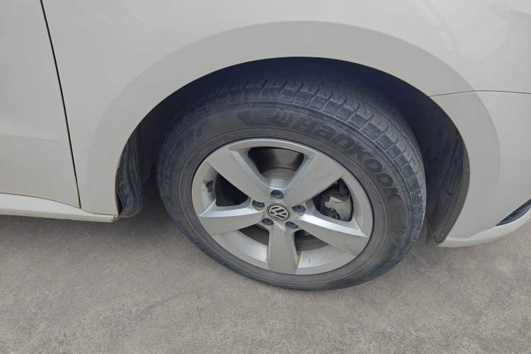 Used Volkswagen Lavida 2015 1.6L Manual Fashion Edition Exterior 7