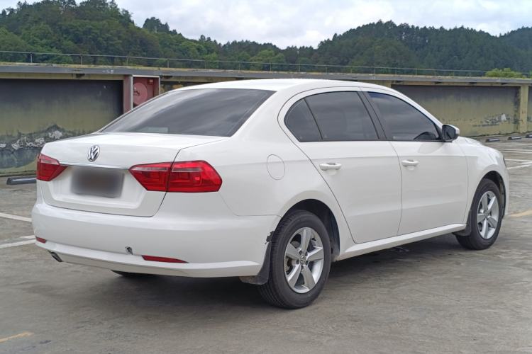 Used Volkswagen Lavida 2015 1.6L Automatic Fashion Edition Exterior 7