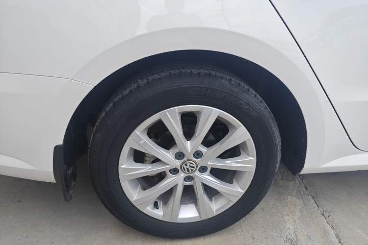 Used Volkswagen Lavida 2015 1.6L Automatic Comfort Edition Exterior 8
