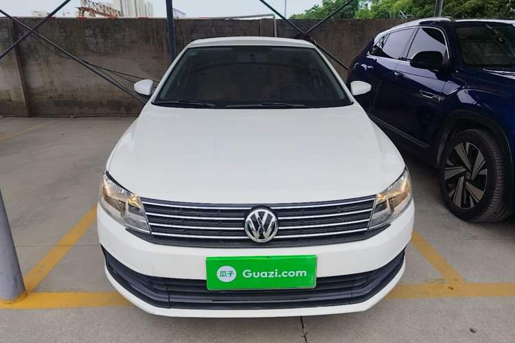 Used Volkswagen Lavida 2015 1.6L Manual Fashion Edition Front