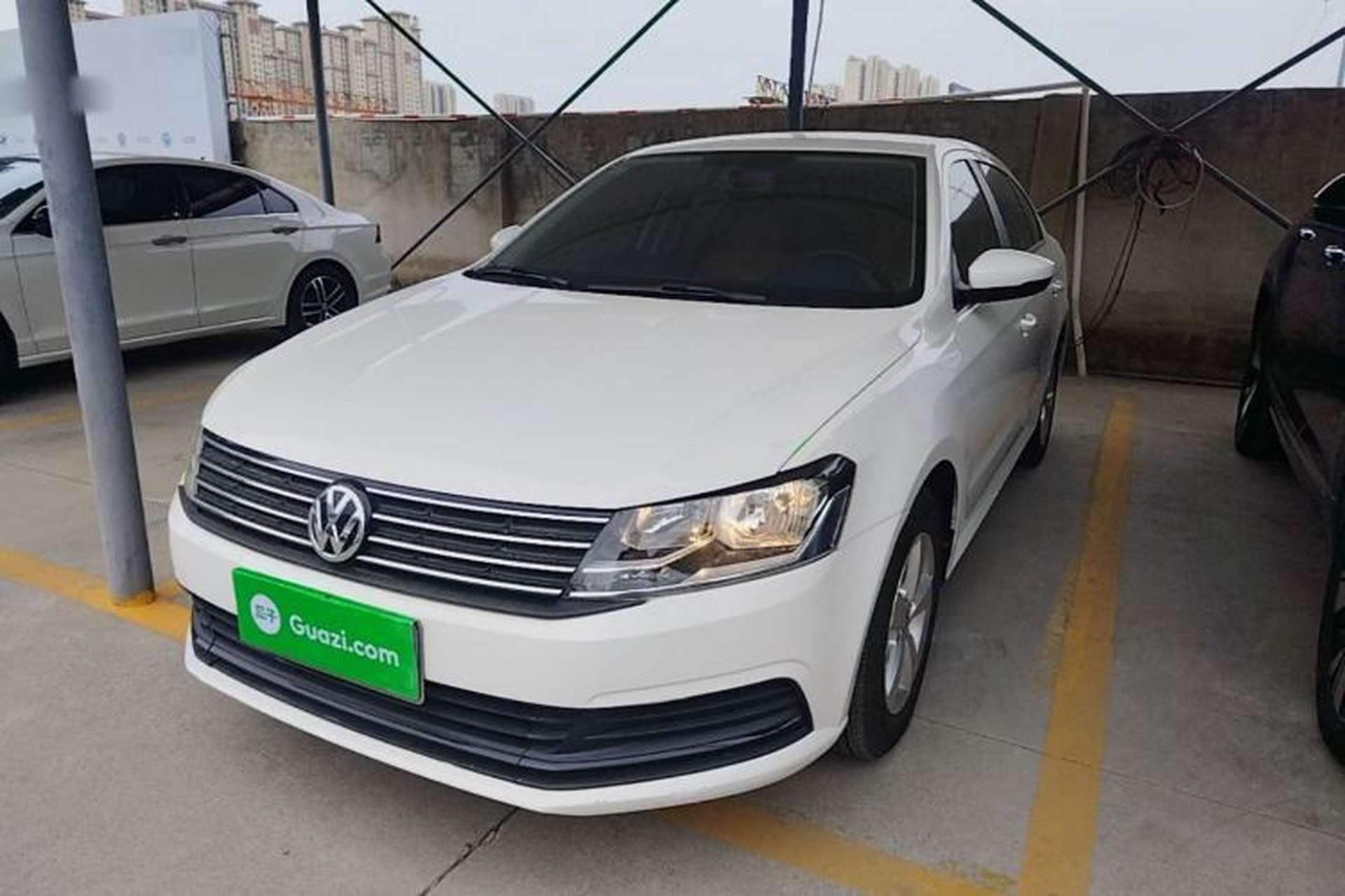 Used Volkswagen Lavida 2015 1.6L Manual Fashion Edition Front Left 45 Deg