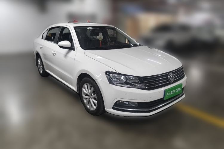 Used Volkswagen Lavida 2015 1.6L Automatic Comfort Edition Front Right 45 Deg