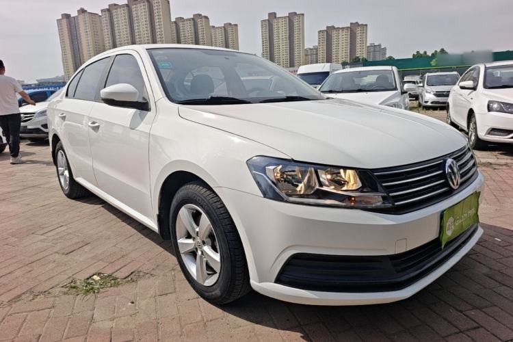 Used Volkswagen Lavida 2015 1.6L Manual Fashion Edition Front Right 45 Deg