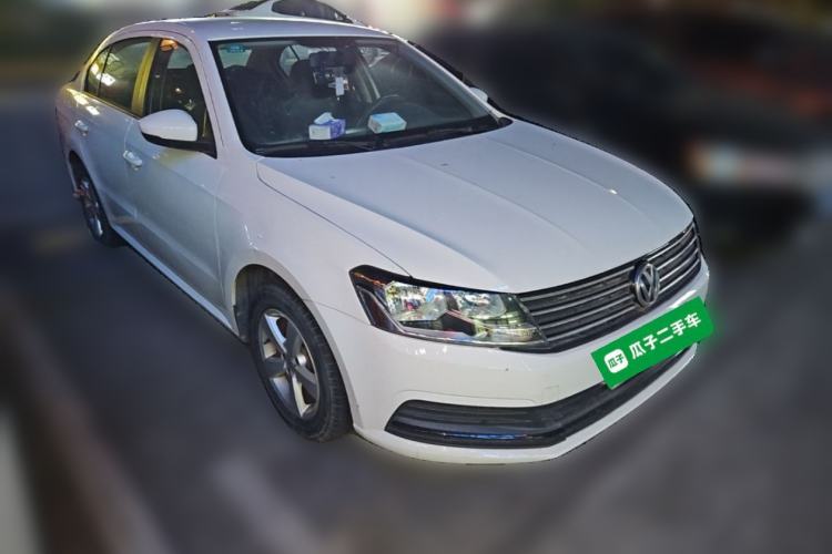 Used Volkswagen Lavida 2015 1.6L Manual Fashion Edition Front Right 45 Deg