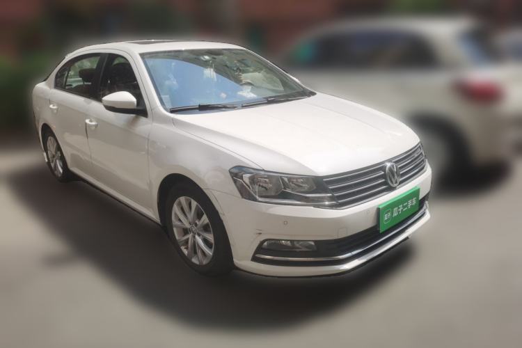 Used Volkswagen Lavida 2015 1.6L Automatic Comfort Edition Front Right 45 Deg
