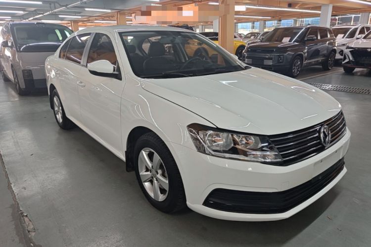 Used Volkswagen Lavida 2015 1.6L Automatic Fashion Edition Front Right 45 Deg