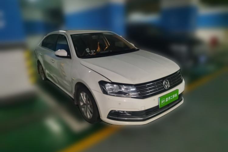 Used Volkswagen Lavida 2015 1.6L Automatic Comfort Edition Front Right 45 Deg