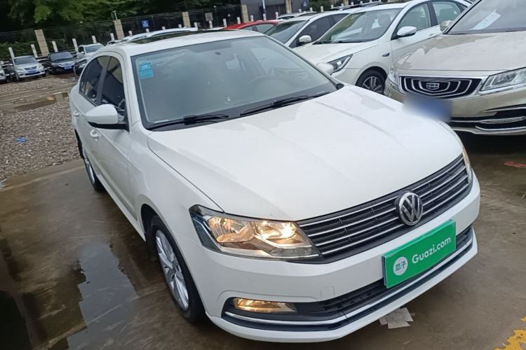 Used Volkswagen Lavida 2015 1.6L Automatic Comfort Edition Front Right 45 Deg
