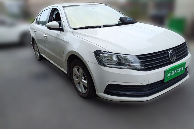 Used Volkswagen Lavida 2015 1.6L Automatic Fashion Edition Front Right 45 Deg