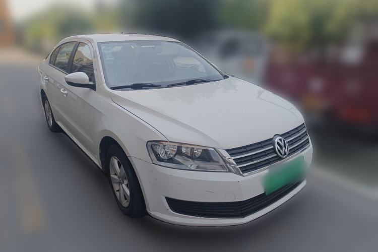 Used Volkswagen Lavida 2015 1.6L Automatic Fashion Edition Front Right 45 Deg