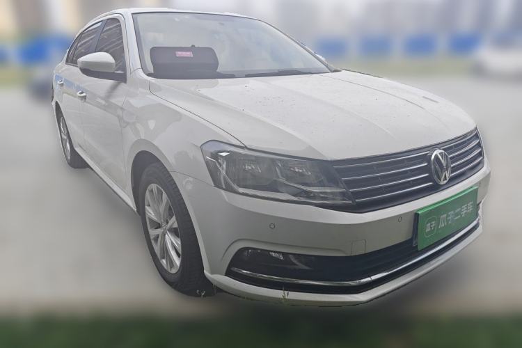 Used Volkswagen Lavida 2015 1.6L Automatic Comfort Edition Front Right 45 Deg