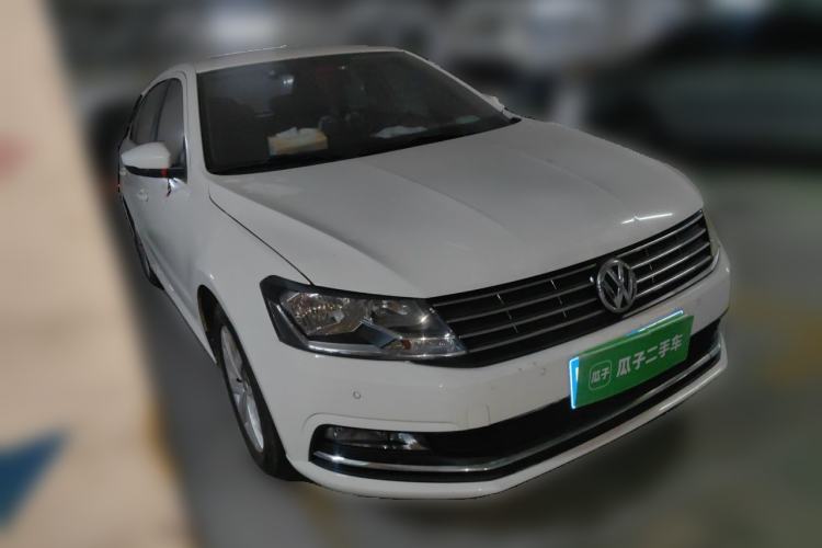Used Volkswagen Lavida 2015 1.6L Automatic Comfort Edition Front Right 45 Deg