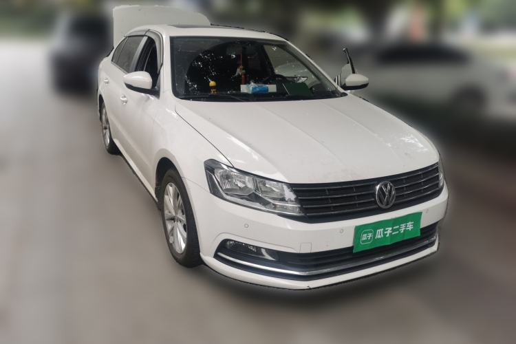 Used Volkswagen Lavida 2015 1.6L Manual Comfort Edition Front Right 45 Deg