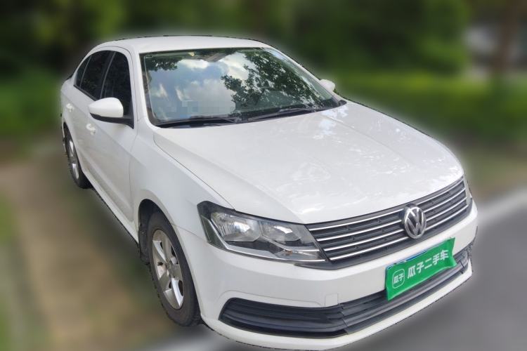 Used Volkswagen Lavida 2015 1.6L Automatic Fashion Edition Front Right 45 Deg