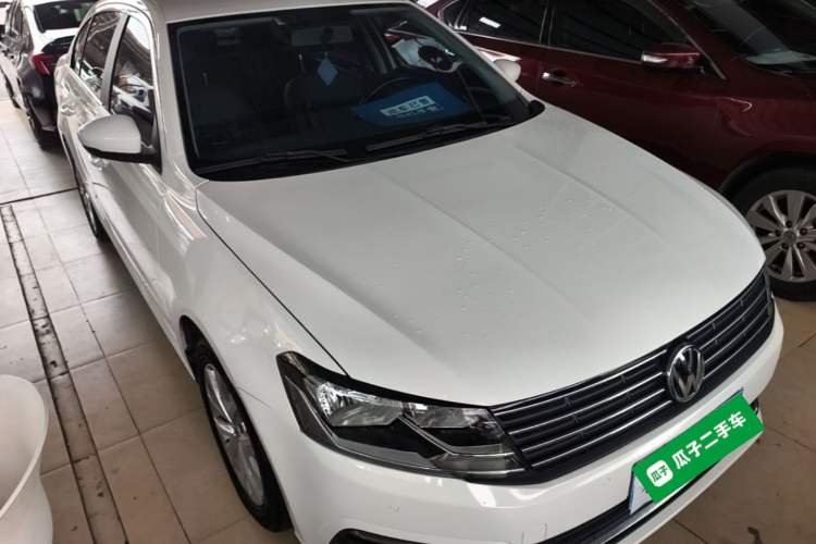 Used Volkswagen Lavida 2015 1.6L Automatic Comfort Edition Front Right 45 Deg