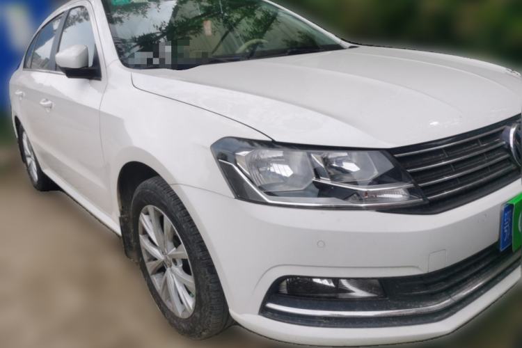 Used Volkswagen Lavida 2015 230TSI Manual Comfort Edition Front Right 45 Deg