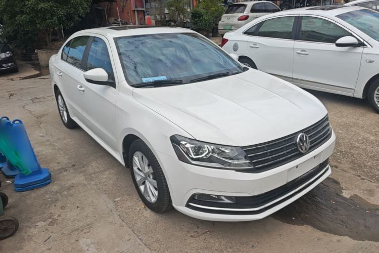 Used Volkswagen Lavida 2015 1.6L Automatic Comfort Edition Front Right 45 Deg