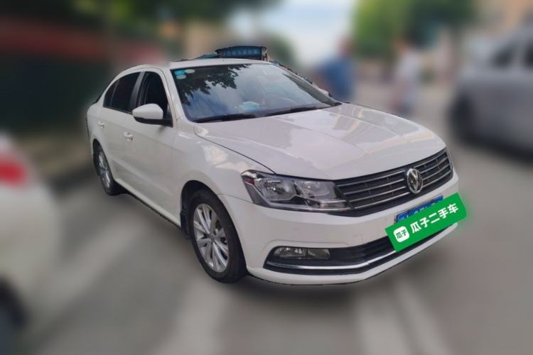 Used Volkswagen Lavida 2015 1.6L Automatic Comfort Edition Front Right 45 Deg