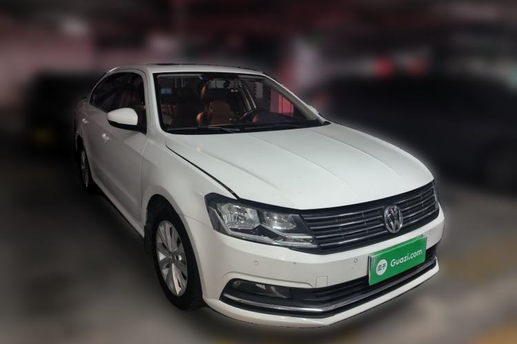 Used Volkswagen Lavida 2015 1.6L Automatic Comfort Edition Front Right 45 Deg