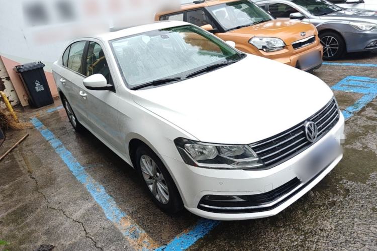 Used Volkswagen Lavida 2015 230TSI DSG Comfort Edition Front Right 45 Deg