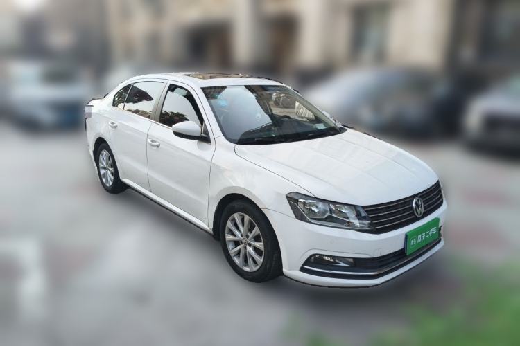 Used Volkswagen Lavida 2015 230TSI DSG Comfort Edition Front Right 45 Deg
