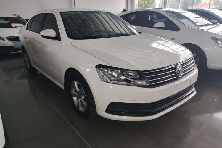 Used Volkswagen Lavida 2015 1.6L Automatic Fashion Edition Front Right 45 Deg
