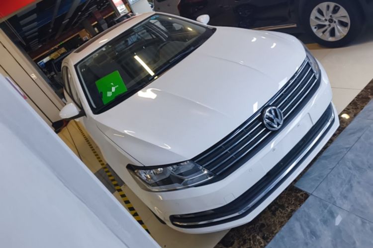 Used Volkswagen Lavida 2015 1.6L Manual Comfort Edition Front Right 45 Deg