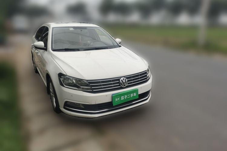 Used Volkswagen Lavida 2015 1.6L Manual Comfort Edition Front Right 45 Deg