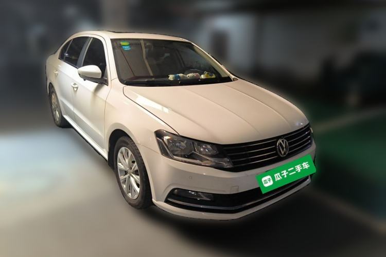 Used Volkswagen Lavida 2015 1.6L Manual Comfort Edition Front Right 45 Deg