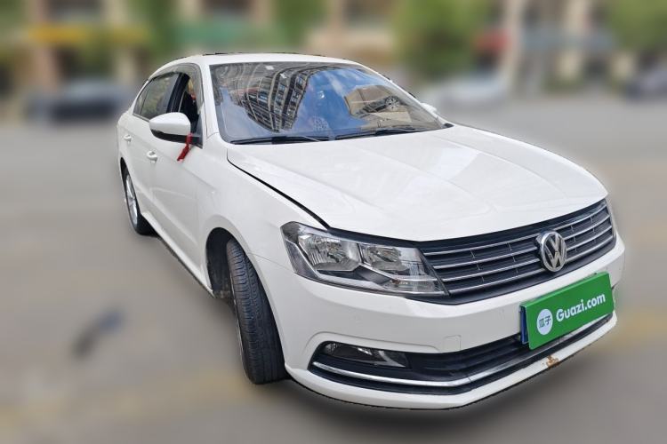 Used Volkswagen Lavida 2015 1.6L Automatic Comfort Edition Front Right 45 Deg