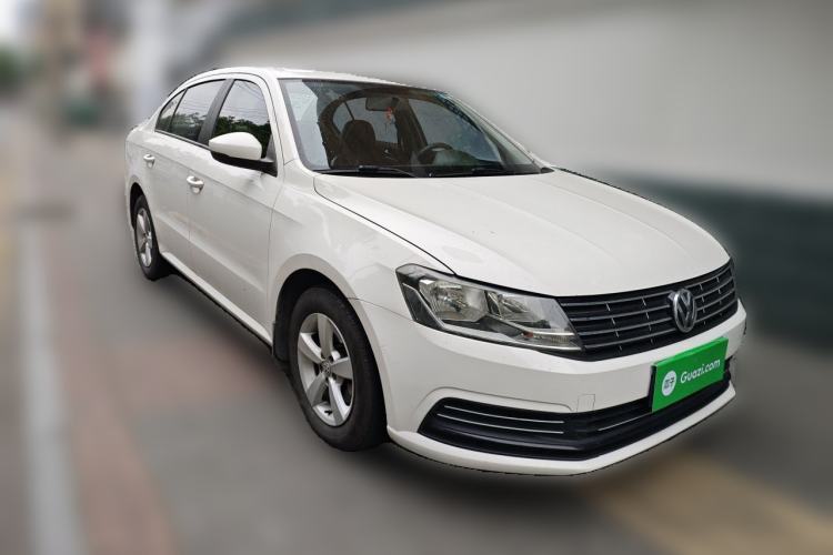 Used Volkswagen Lavida 2015 1.6L Manual Fashion Edition Front Right 45 Deg