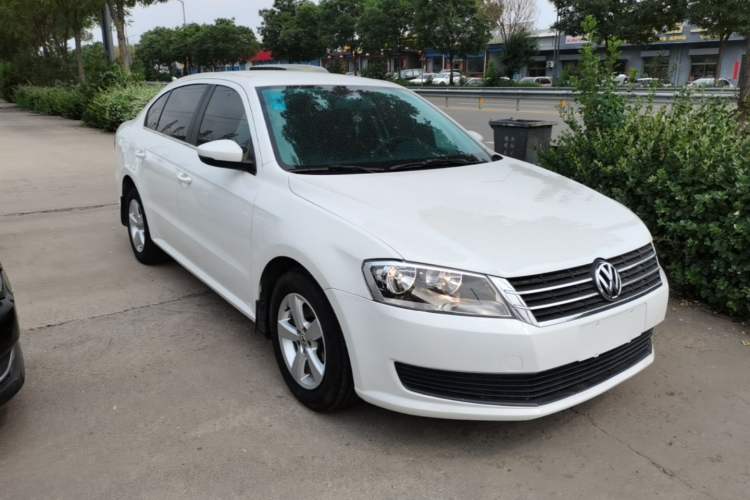 Used Volkswagen Lavida 2015 1.6L Automatic Fashion Edition Front Right 45 Deg