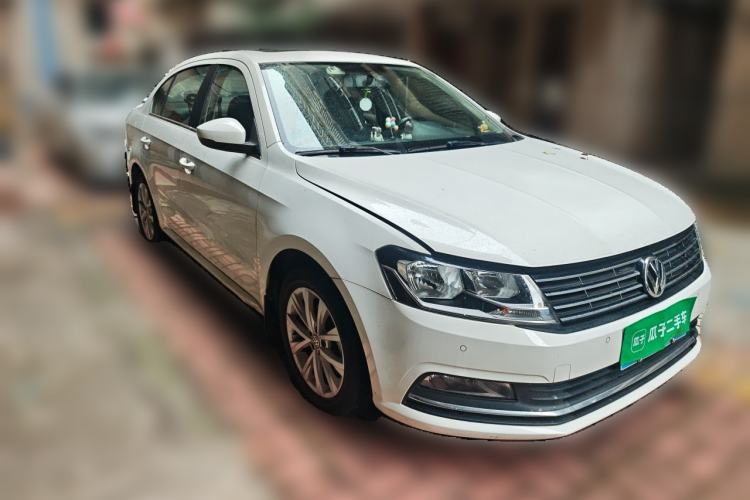 Used Volkswagen Lavida 2015 1.6L Automatic Comfort Edition Front Right 45 Deg