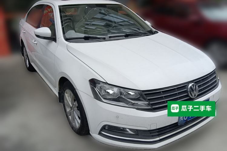 Used Volkswagen Lavida 2015 230TSI DSG Comfort Edition Front Right 45 Deg