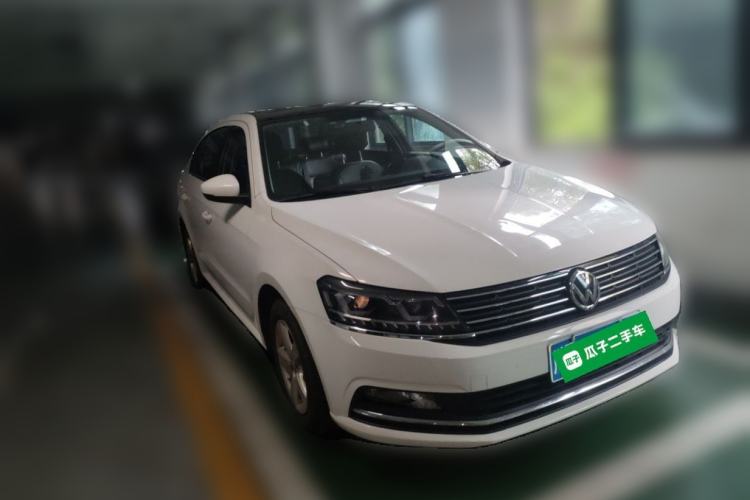 Used Volkswagen Lavida 2015 1.6L Automatic Fashion Edition Front Right 45 Deg