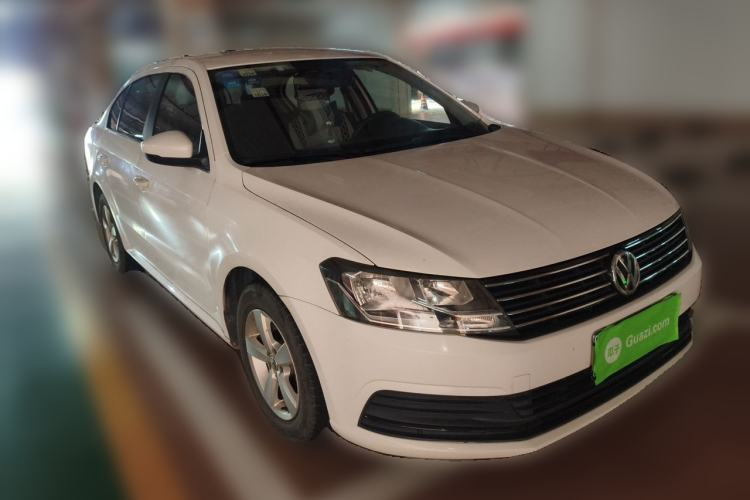 Used Volkswagen Lavida 2015 1.6L Automatic Fashion Edition Front Right 45 Deg