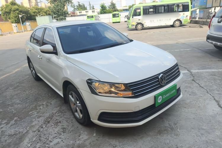 Used Volkswagen Lavida 2015 1.6L Automatic Fashion Edition Front Right 45 Deg