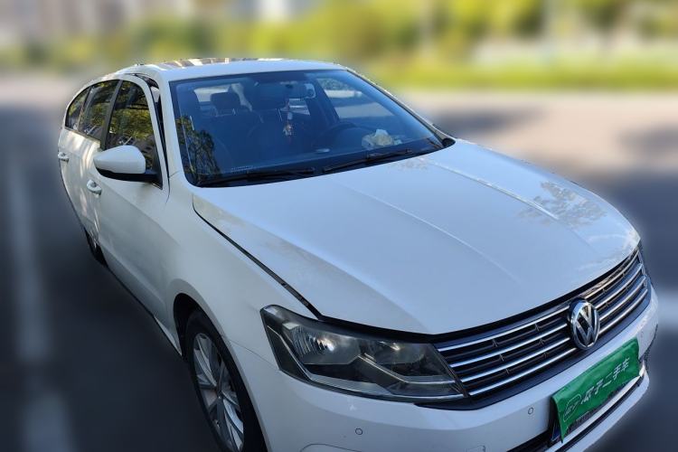 Used Volkswagen Lavida 2015 1.6L Manual Comfort Edition Front Right 45 Deg