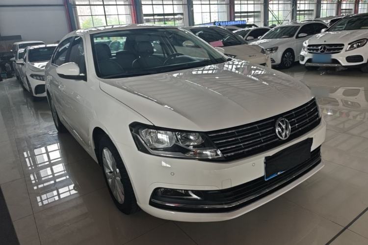 Used Volkswagen Lavida 2015 1.6L Automatic Comfort Edition Front Right 45 Deg