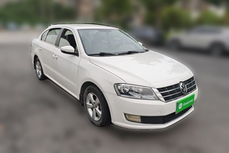 Used Volkswagen Lavida 2015 1.6L Manual Fashion Edition Front Right 45 Deg