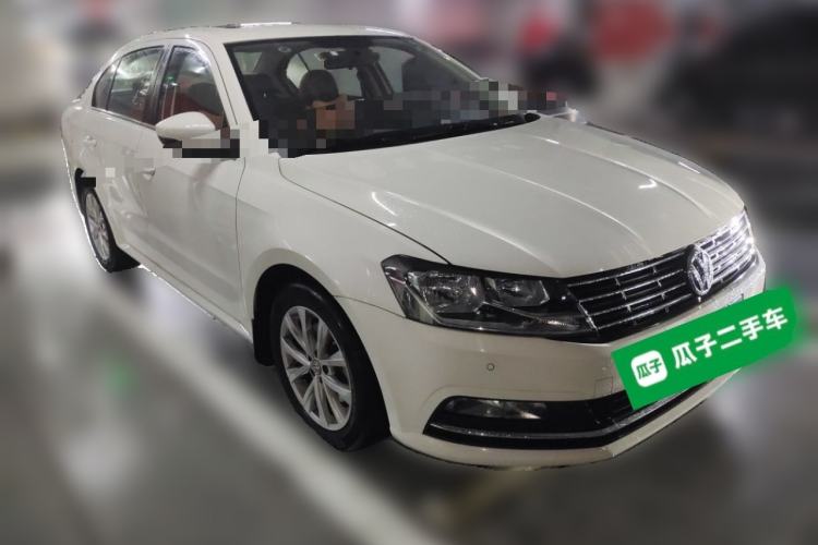 Used Volkswagen Lavida 2015 230TSI DSG Comfort Edition Front Right 45 Deg
