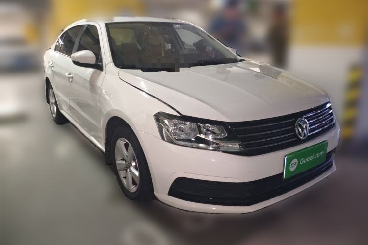 Used Volkswagen Lavida 2015 1.6L Manual Fashion Edition Front Right 45 Deg