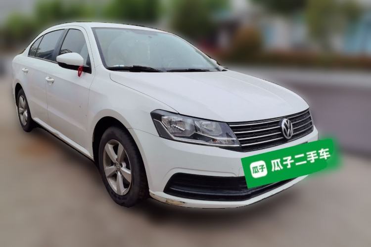 Used Volkswagen Lavida 2015 1.6L Manual Fashion Edition Front Right 45 Deg