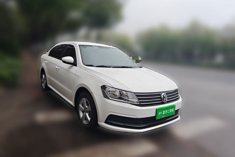 Used Volkswagen Lavida 2015 1.6L Automatic Fashion Edition Front Right 45 Deg