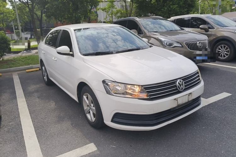 Used Volkswagen Lavida 2015 1.6L Automatic Fashion Edition Front Right 45 Deg
